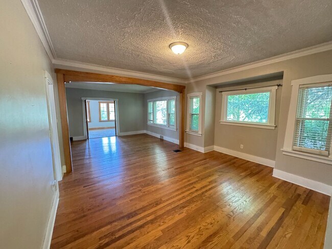 Foto del edificio - Close to Downtown! Includes washer and dryer