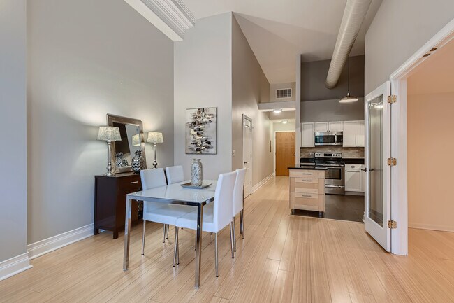 Foto del edificio - 3323 N Paulina St