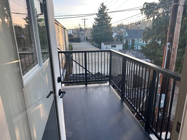 Building Photo - Live Easy Colby Heights, Brand new apartments!