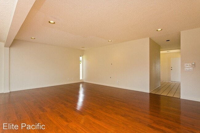 Building Photo - 3 br, 2 bath House - 95-877 Makaunulau St