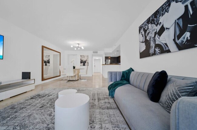 Foto del edificio - 1717 N Bayshore Dr