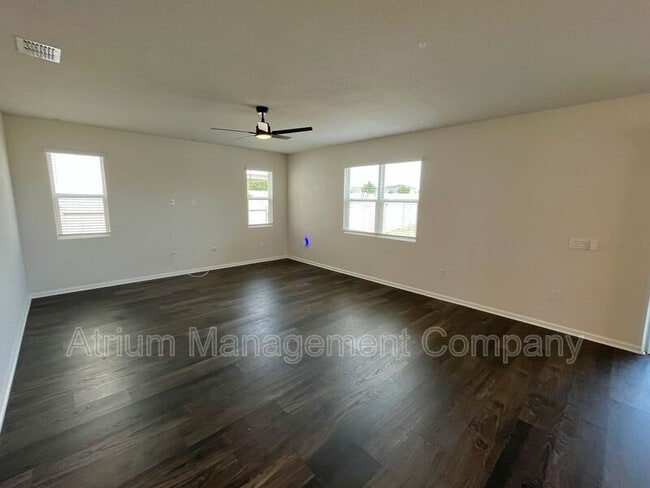 Building Photo - 406 Sofia Ln