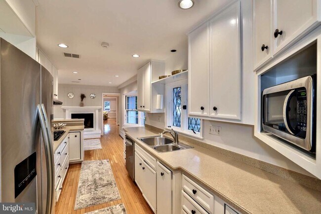 Foto del edificio - 1221 Merchant Ln