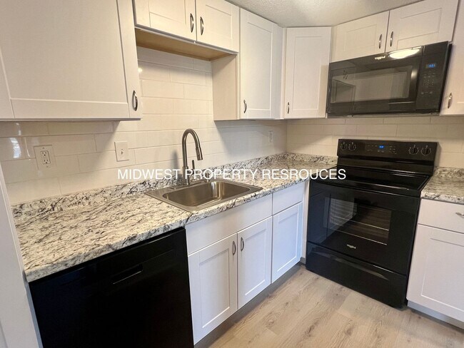 Foto del edificio - Stunning 2 Story townhome w/ outdoor Maintenance provided