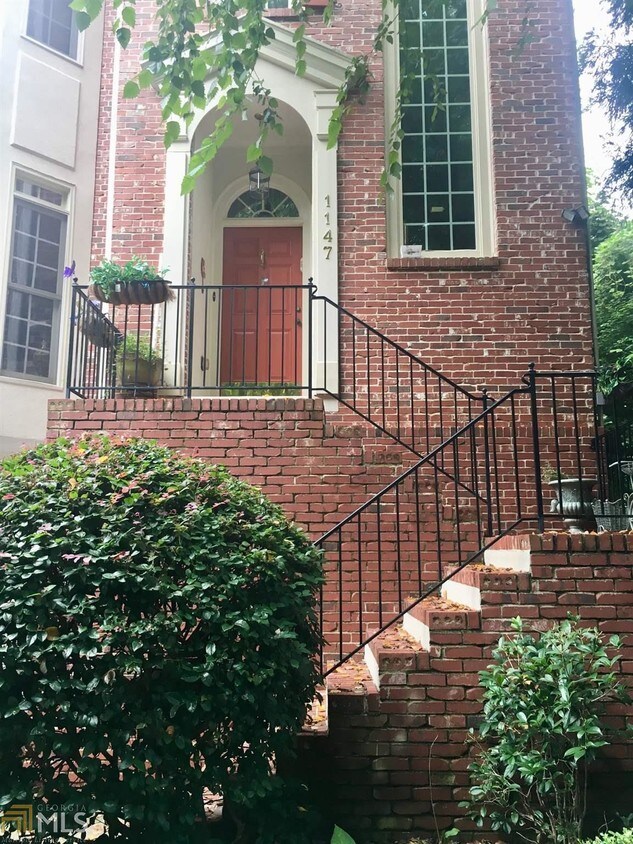 Primary Photo - 1147 Ashton Bluff Dr NE