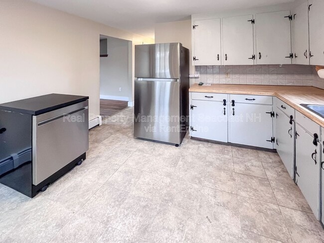 Building Photo - 241 Mallego Rd