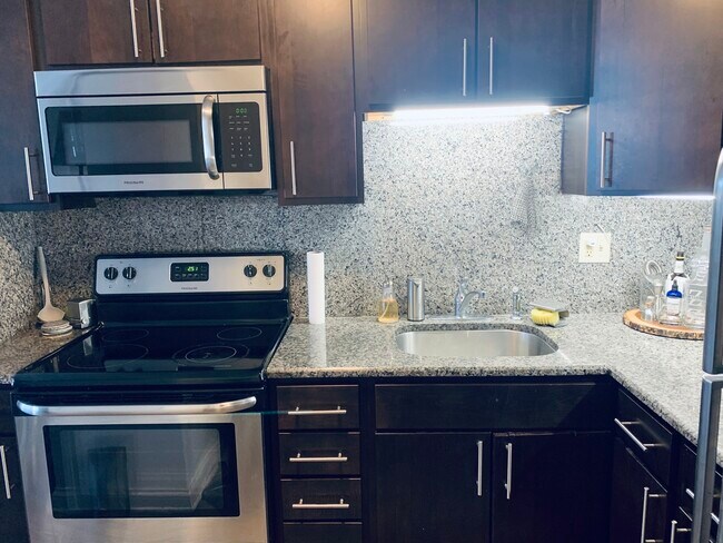 Foto del edificio - 5100 N Marine Dr