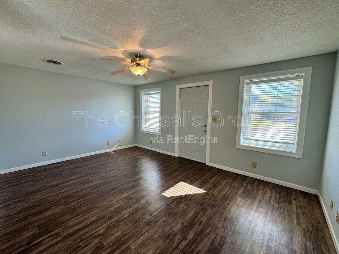 Foto principal - 704 W Superior St