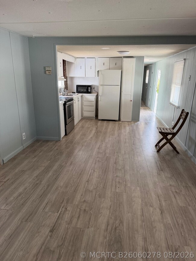 Building Photo - 5504 Lagoon Dr