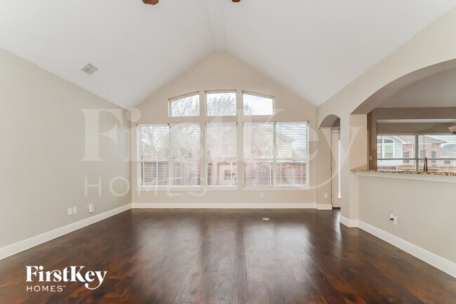 Foto del edificio - 3921 Cloudcrest Dr