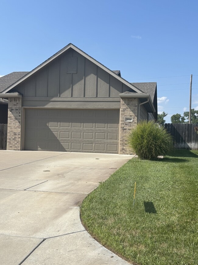 Building Photo - 3514 Sunflower Dr