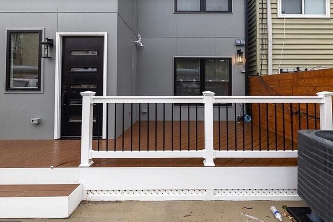 Foto del edificio - Modern 2 BR/2.5 BA Condo in Trinidad with ...