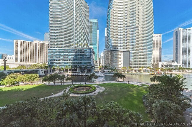 Foto del edificio - 475 Brickell Ave