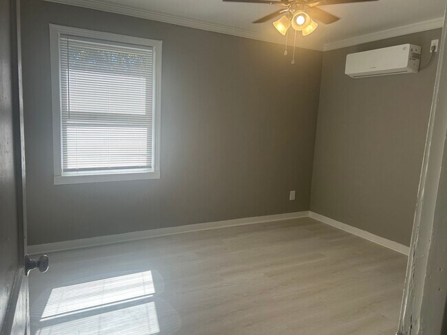 Foto del edificio - 816 W 42nd St