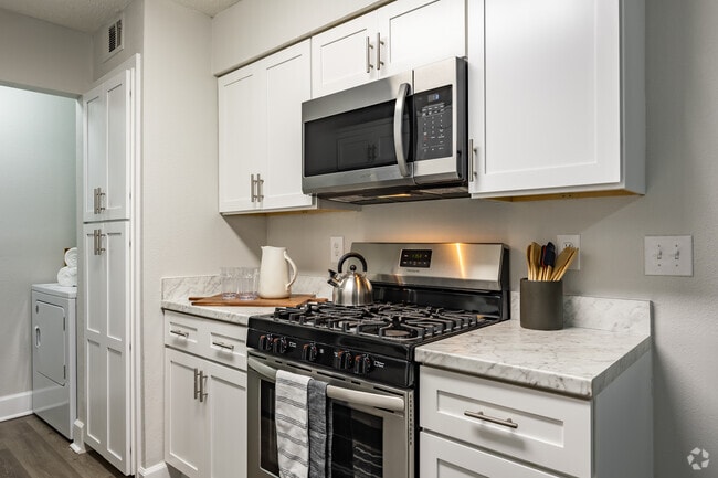 3BR, 2BA - 1012SF - Reserve on Riverside Apartments