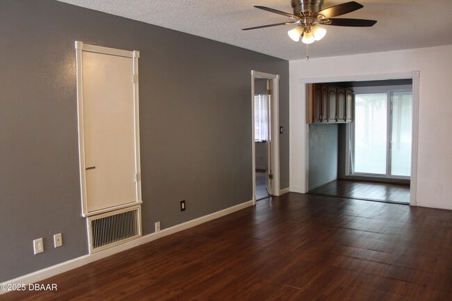 Building Photo - 903 W Millard Ct