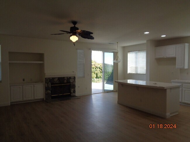Building Photo - Lovely Single Story Rancho Vista Home Offe...