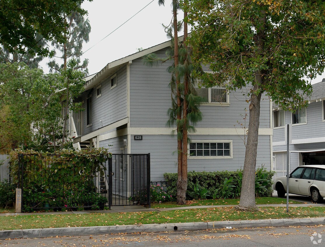 Foto principal - 628 W Maple Ave