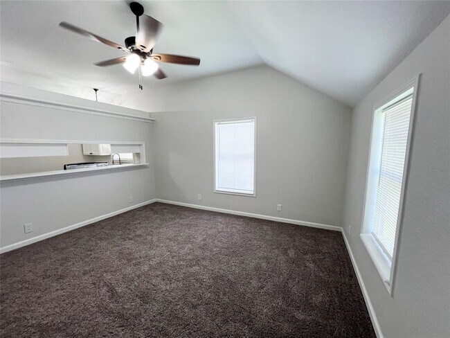 Building Photo - 1001 N Valderas St
