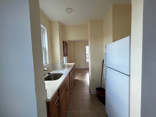 Kitchen - 730 Summer St