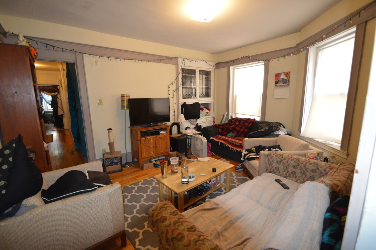 Primary Photo - 230 South St