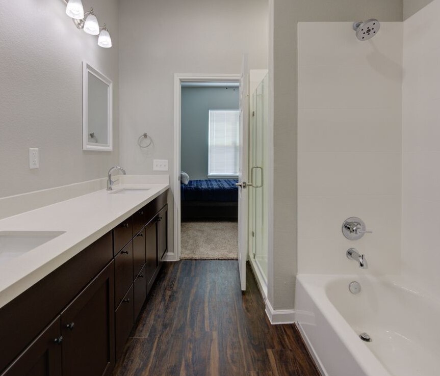 Foto principal - 10828 Champion Forest Loop
