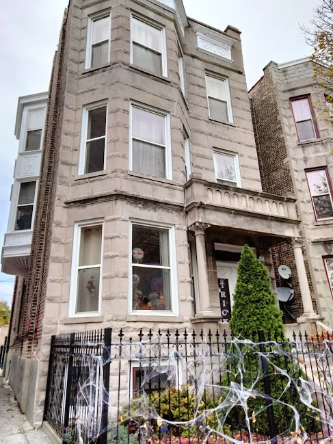 Foto principal - 3138 W Fullerton Ave