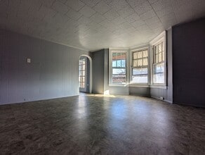Building Photo - 21 Sargent St