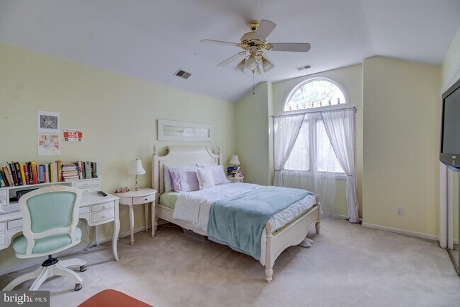 Building Photo - 307 Sayre Dr