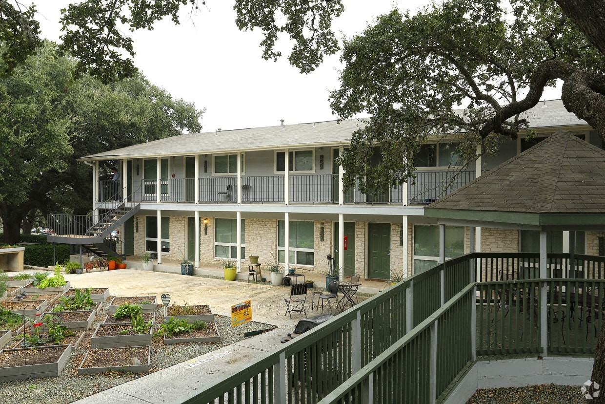 Primary Photo - Treaty Oaks Apartments
