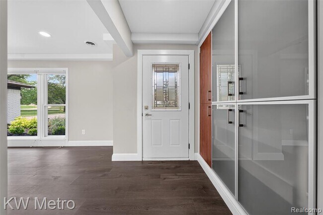 Foto del edificio - 4251 Derry Rd