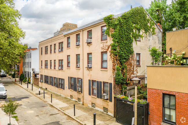 Building Photo - Waverly Court