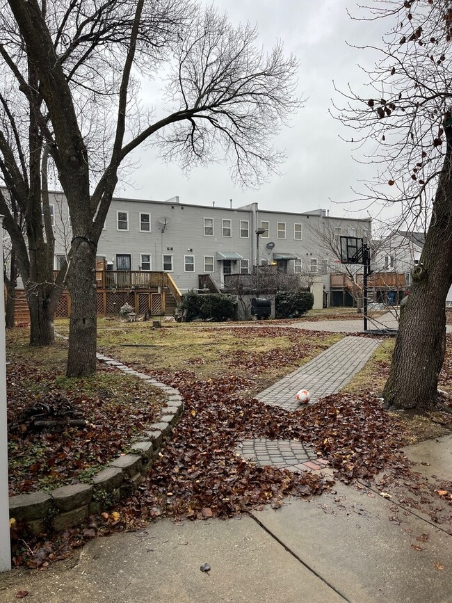 Foto del edificio - 1166 W Cullerton St