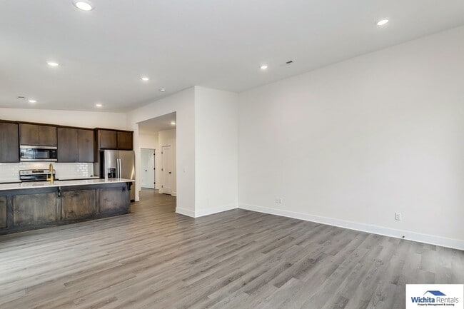 Building Photo - 3 bed, 2 bath patio home