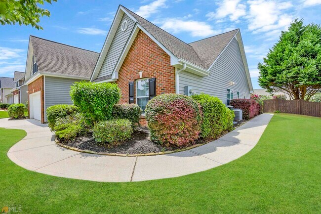 Building Photo - 3295 Bridle Brook Dr NE
