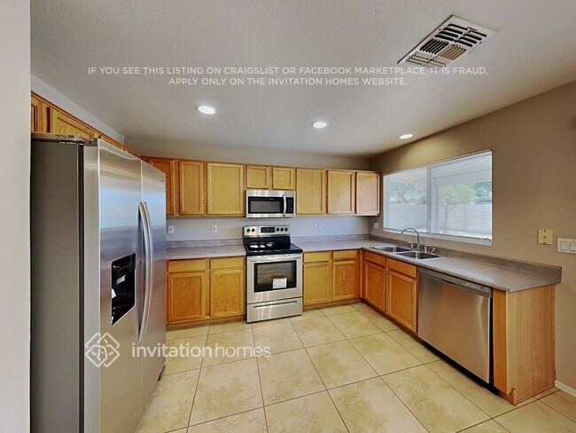 Building Photo - 15440 W Gelding Dr