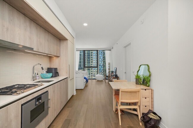 Foto del edificio - 211 N Harbor Dr