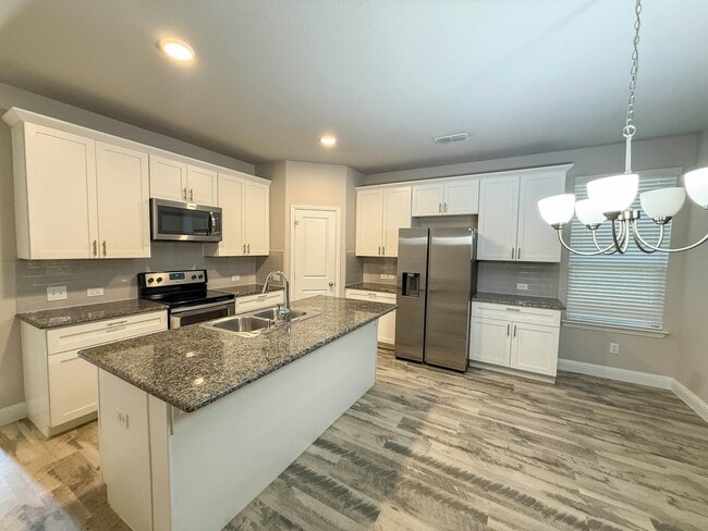 Building Photo - 2620 Empire St