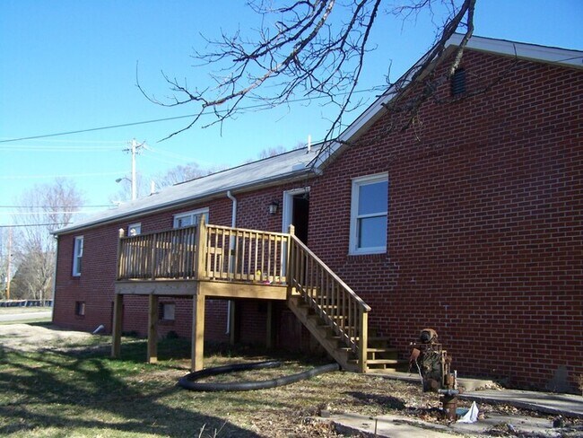 Foto del edificio - 3 bed, 2 bath, 2 car garage Cape Cod style house in NW Knoxville
