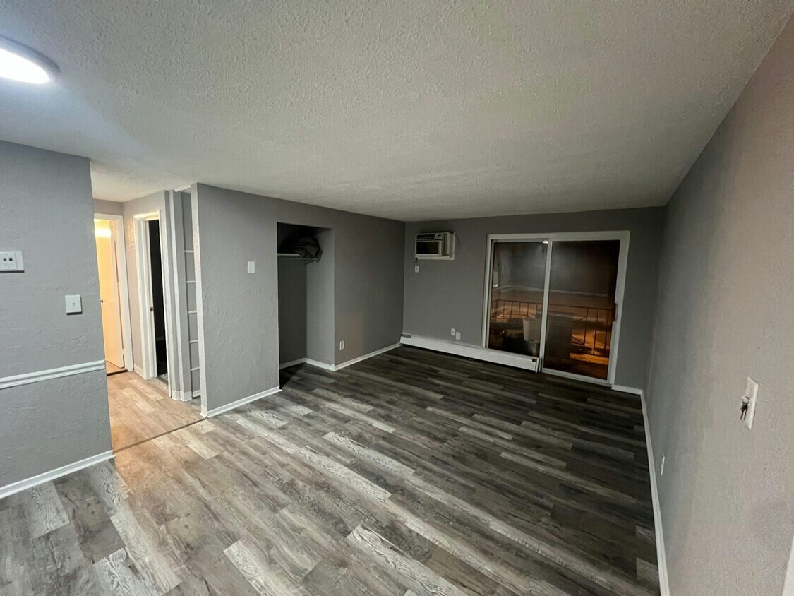 Foto principal - 13430 Euclid Ave