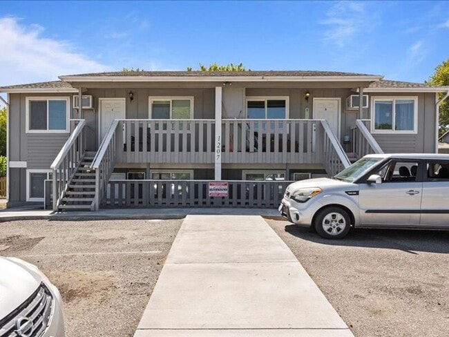 Building Photo - 1207 W 13th Ave