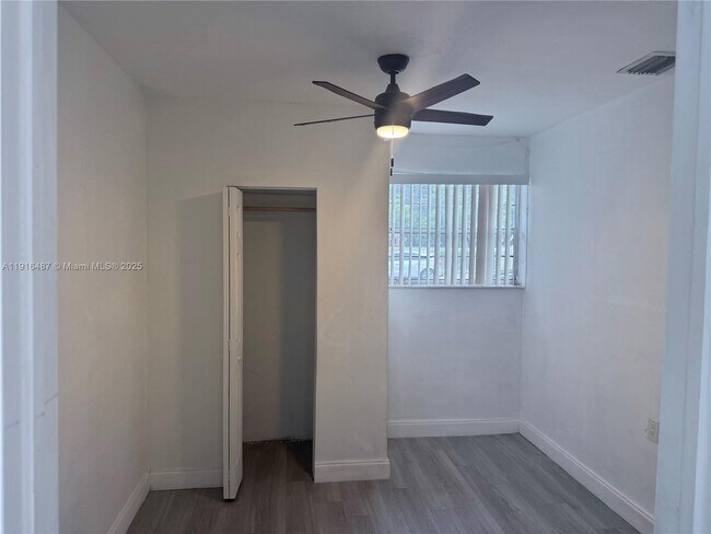 Foto del edificio - 2870 NW 19th St