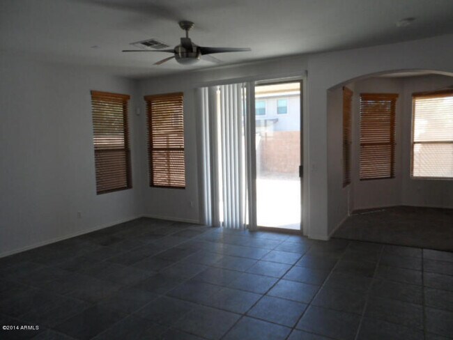 Foto del edificio - Perfectly Located 3 Bed 2 Bath Dove Valley Home!