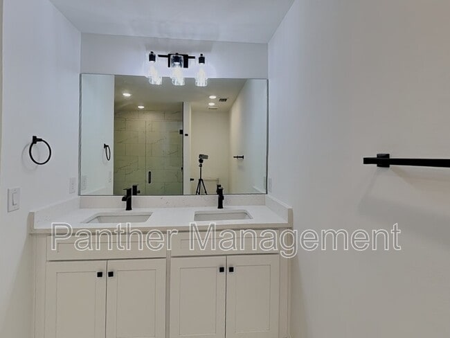 Foto del edificio - 220 NE 31st Terrace