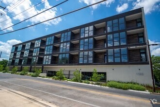 Building Photo - 1322 E 12th St