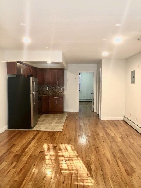 Building Photo - 549 Chauncey St