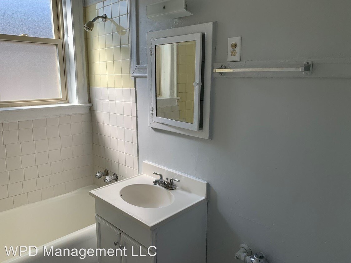 Foto principal - 7600 S South Shore Dr