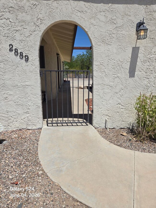 Building Photo - 2889 Hidden Valley Dr