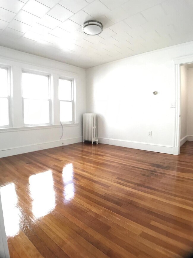 Foto del edificio - 8 Endicott Ave