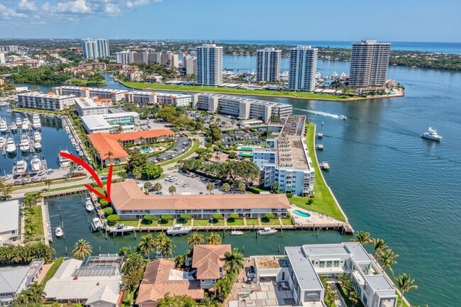 Foto del edificio - 68 Yacht Club Dr